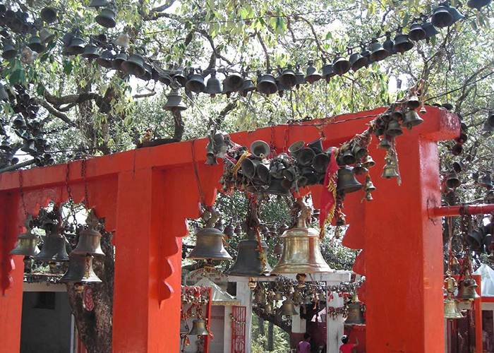 https://d3r8gwkgo0io6y.cloudfront.net/upload/N2/india-nainital-ghodakhal-temple-3.jpg
