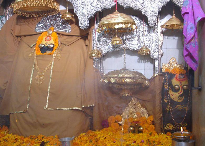 https://d3r8gwkgo0io6y.cloudfront.net/upload/N6/india-nainital-naina-devi-temple-1.jpg