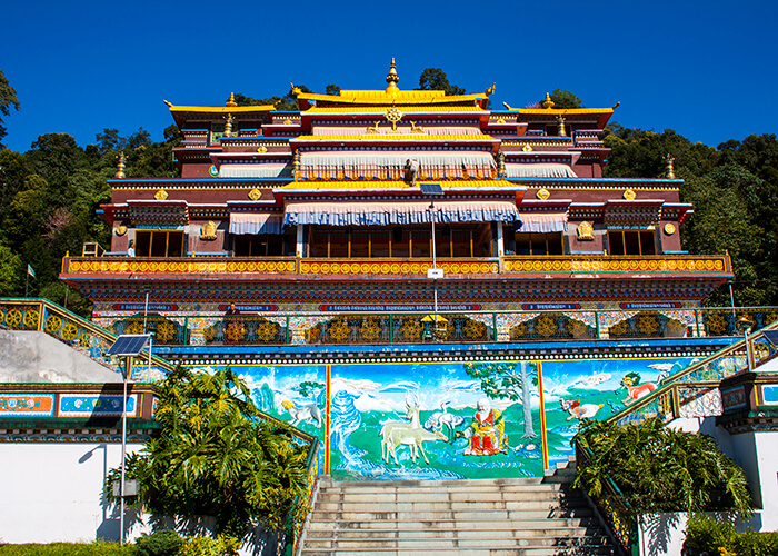 https://d3r8gwkgo0io6y.cloudfront.net/upload/ND/india-north-east-sikkim-darjeeling-gangtok-rumtek-monastery1.jpg