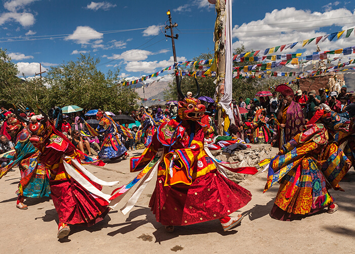 https://d3r8gwkgo0io6y.cloudfront.net/upload/NG/India-north-india-leh-ladakh-folk-dance-1.jpg