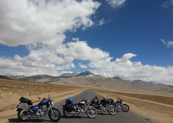 https://d3r8gwkgo0io6y.cloudfront.net/upload/NG/India-north-india-leh-ladakh-magnetic-hill-2.jpg