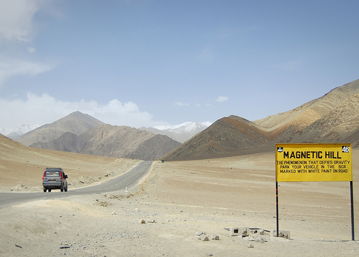 https://d3r8gwkgo0io6y.cloudfront.net/upload/NG/India-north-india-leh-ladakh-magnetic-hill-3.jpg