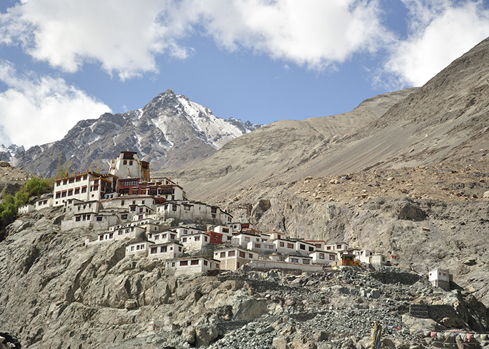 https://d3r8gwkgo0io6y.cloudfront.net/upload/NK/India-north-india-leh-ladakh-diskit-mountain-view-1.jpg