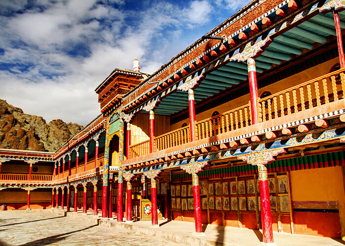 https://d3r8gwkgo0io6y.cloudfront.net/upload/NK/India-north-india-leh-ladakh-himis-gompa-2.jpg