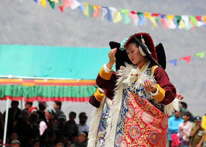 https://d3r8gwkgo0io6y.cloudfront.net/upload/NK/India-north-india-leh-ladakh-women-tradition-1.jpg