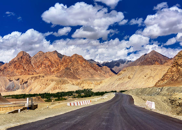 https://d3r8gwkgo0io6y.cloudfront.net/upload/NL/India-north-india-leh-ladakh-jispa-road-4.jpg