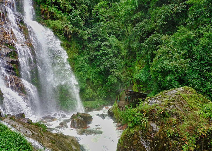 https://d3r8gwkgo0io6y.cloudfront.net/upload/NN/india-sikkim-darjeeling-Rimbi-Waterfall1.jpg