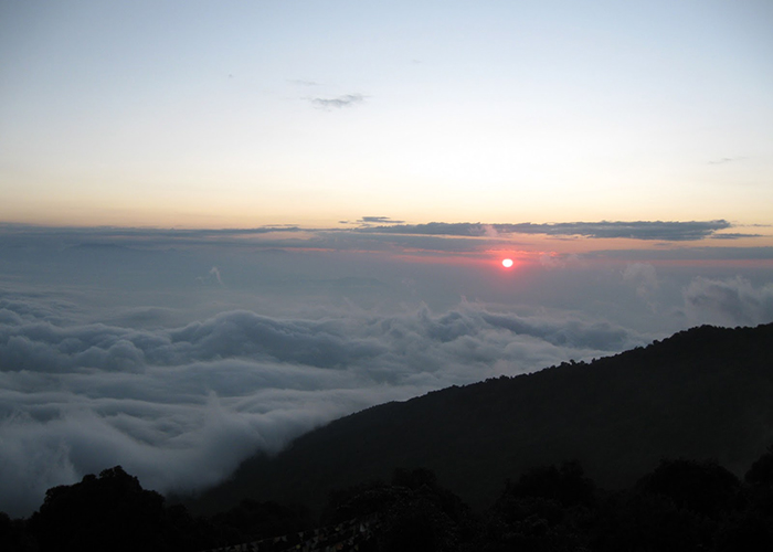 https://d3r8gwkgo0io6y.cloudfront.net/upload/NN/india-sikkim-darjeeling-tiger-hill1.jpg