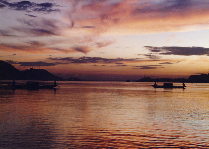 https://d3r8gwkgo0io6y.cloudfront.net/upload/NT/India-assam-guwahati-brahmaputra-river-view.jpg