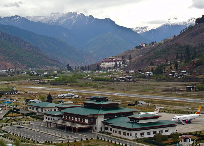 https://d3r8gwkgo0io6y.cloudfront.net/upload/NZ/paro_airport-.jpg
