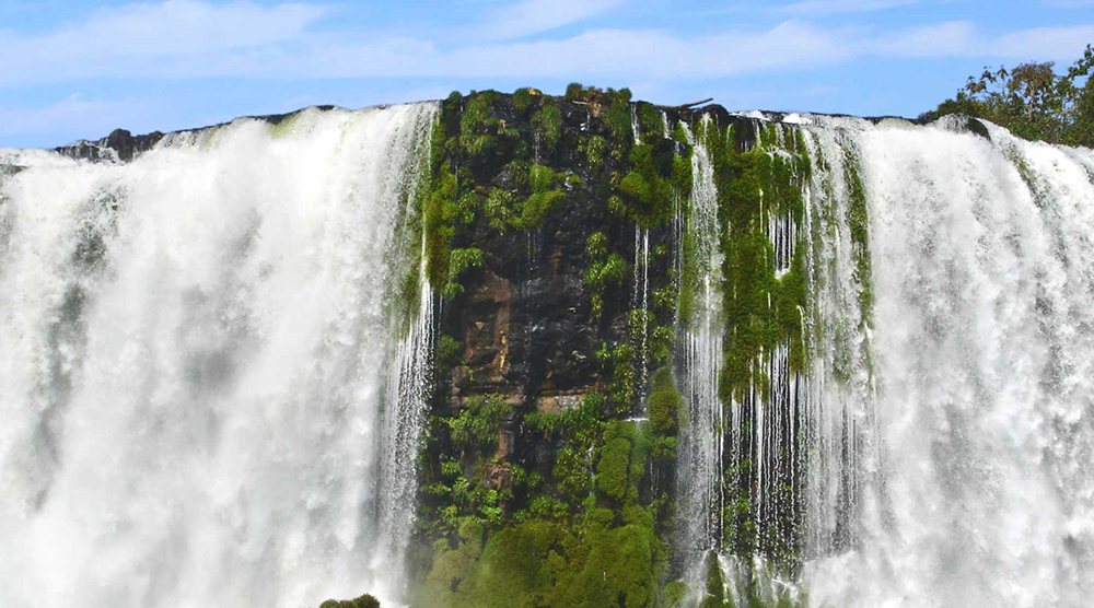 https://d3r8gwkgo0io6y.cloudfront.net/upload/Niagara-fall.jpg