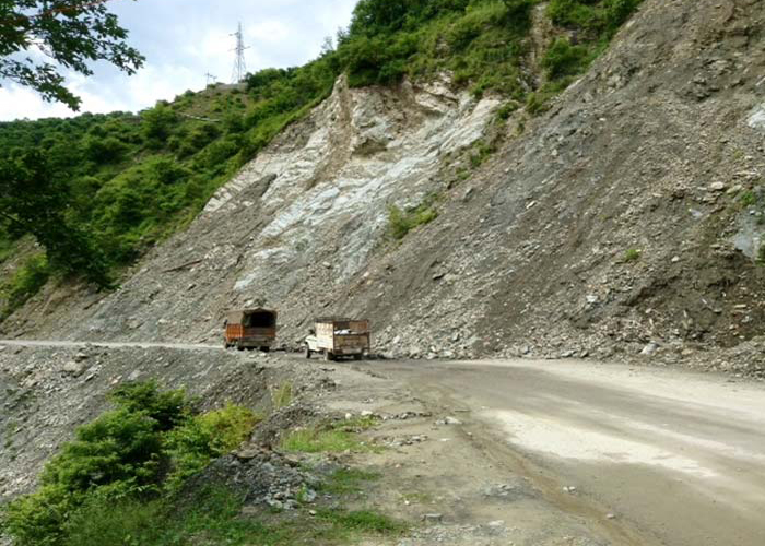https://d3r8gwkgo0io6y.cloudfront.net/upload/OC/India-chardham-road-4.jpg