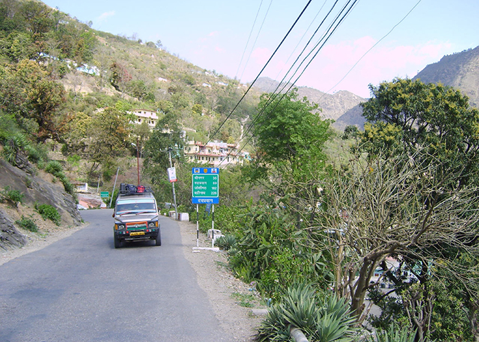 https://d3r8gwkgo0io6y.cloudfront.net/upload/OC/India-chardham-road-7.jpg