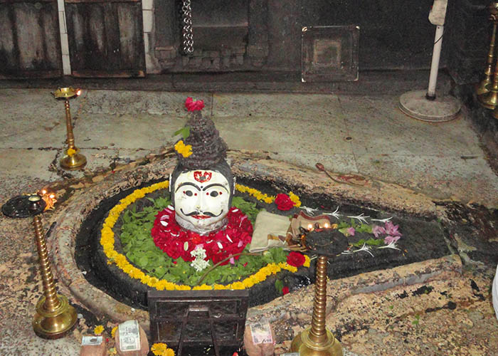 https://d3r8gwkgo0io6y.cloudfront.net/upload/OE/India-maharashtra-Trimbakeshwar-Jyotirlinga-1.jpg
