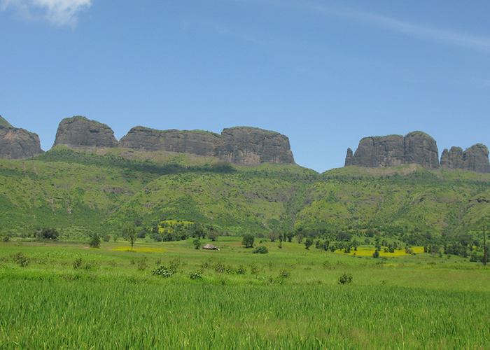 https://d3r8gwkgo0io6y.cloudfront.net/upload/OE/India-maharashtra-trimbakeshwar-temple-1.jpg