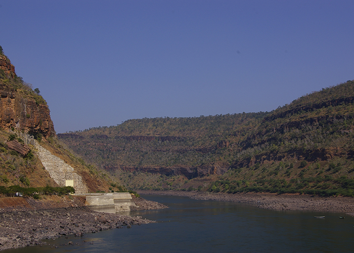 https://d3r8gwkgo0io6y.cloudfront.net/upload/OO/krishna-river.jpg