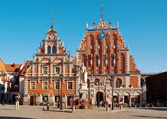 https://d3r8gwkgo0io6y.cloudfront.net/upload/PB/latvia-riga-house--of-blackheads.jpg
