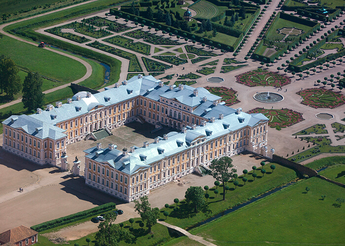 https://d3r8gwkgo0io6y.cloudfront.net/upload/PB/latvia-riga-rundale--palace-3.jpg