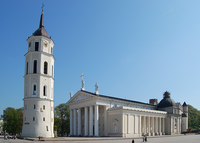 https://d3r8gwkgo0io6y.cloudfront.net/upload/PB/lithuania-vilnius--cahtedral.jpg