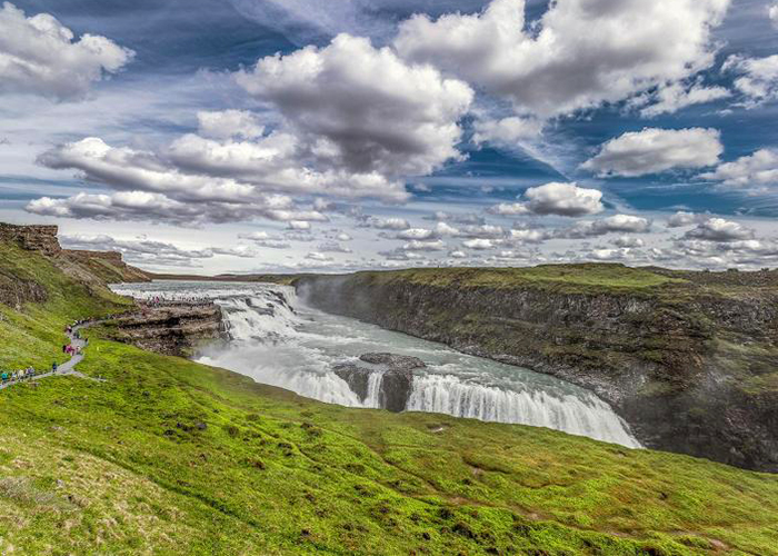 https://d3r8gwkgo0io6y.cloudfront.net/upload/PC/iceland-golden--circle-tingvellir-national-park-2.jpg