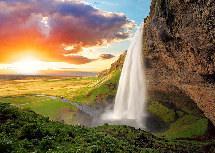 https://d3r8gwkgo0io6y.cloudfront.net/upload/PC/iceland-seljalandsfoss--waterfall-1.jpg