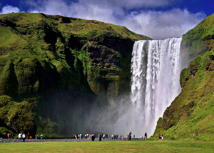 https://d3r8gwkgo0io6y.cloudfront.net/upload/PC/iceland-skogafoss--waterfall-1.jpg