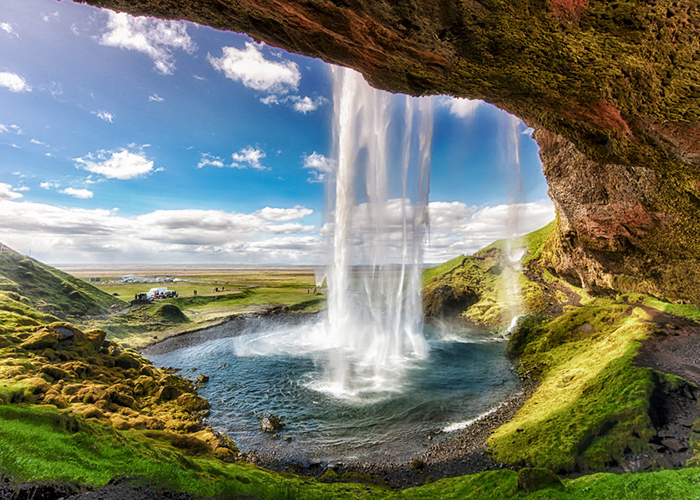 https://d3r8gwkgo0io6y.cloudfront.net/upload/PC/iceland-skogafoss--waterfall.jpg