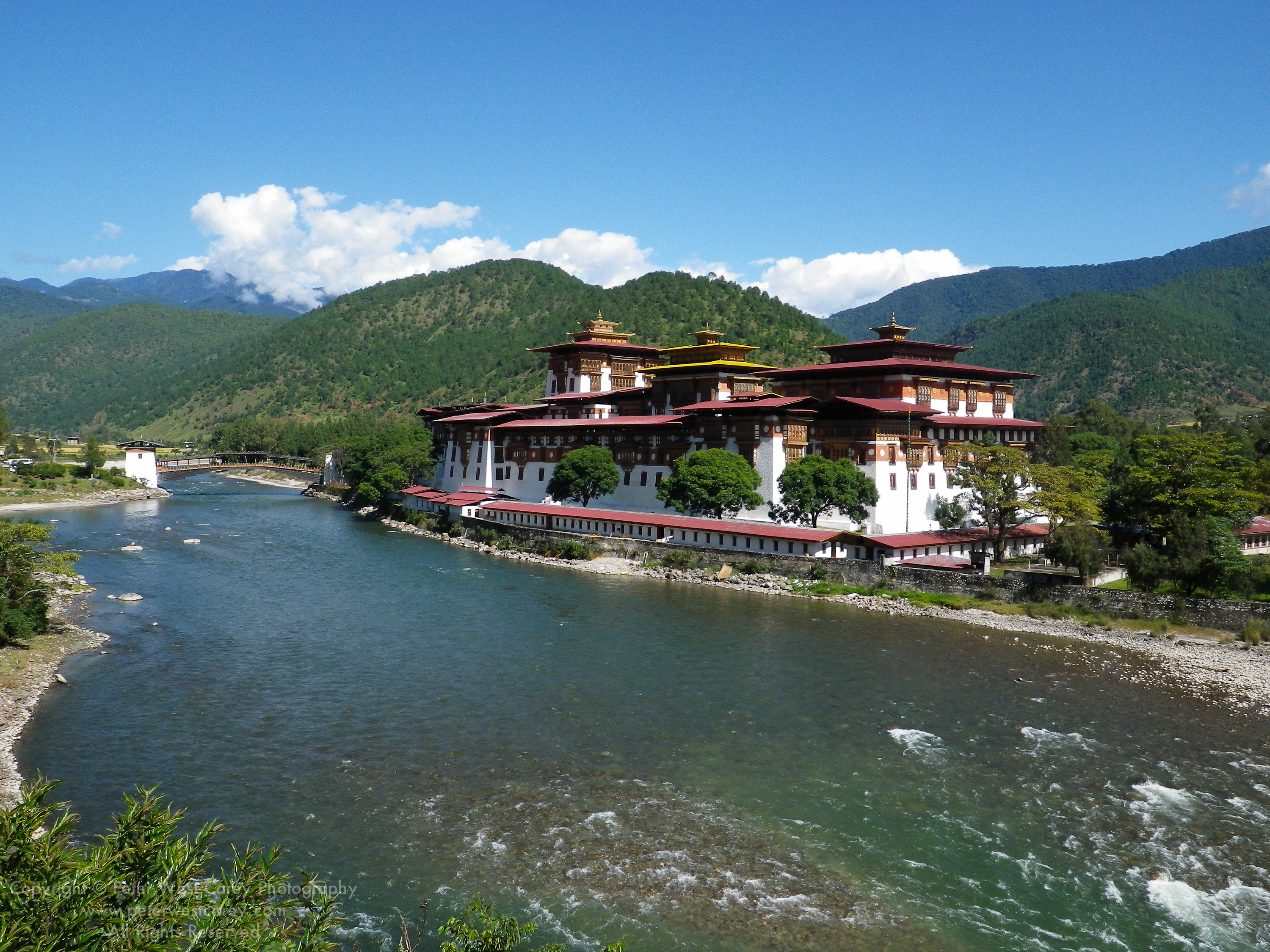 https://d3r8gwkgo0io6y.cloudfront.net/upload/Peter-West-Carey-Bhutan2011-1022-0657.jpg