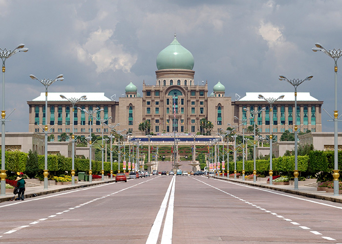 https://d3r8gwkgo0io6y.cloudfront.net/upload/Q8/malaysia-putrajaya--2.jpg