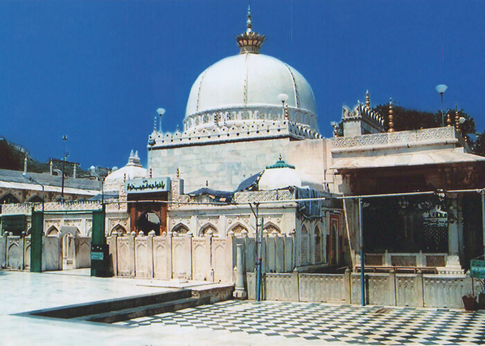 https://d3r8gwkgo0io6y.cloudfront.net/upload/R2/India-rajasthan-ajmer-dargah-sharif.jpg