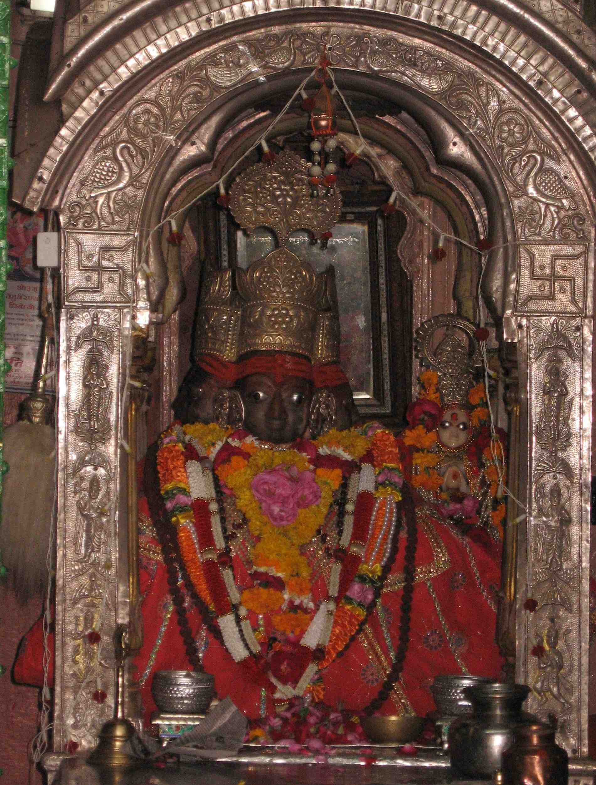 https://d3r8gwkgo0io6y.cloudfront.net/upload/R2/India-rajasthan-ajmer-pushkar-brahma-mandir.jpg