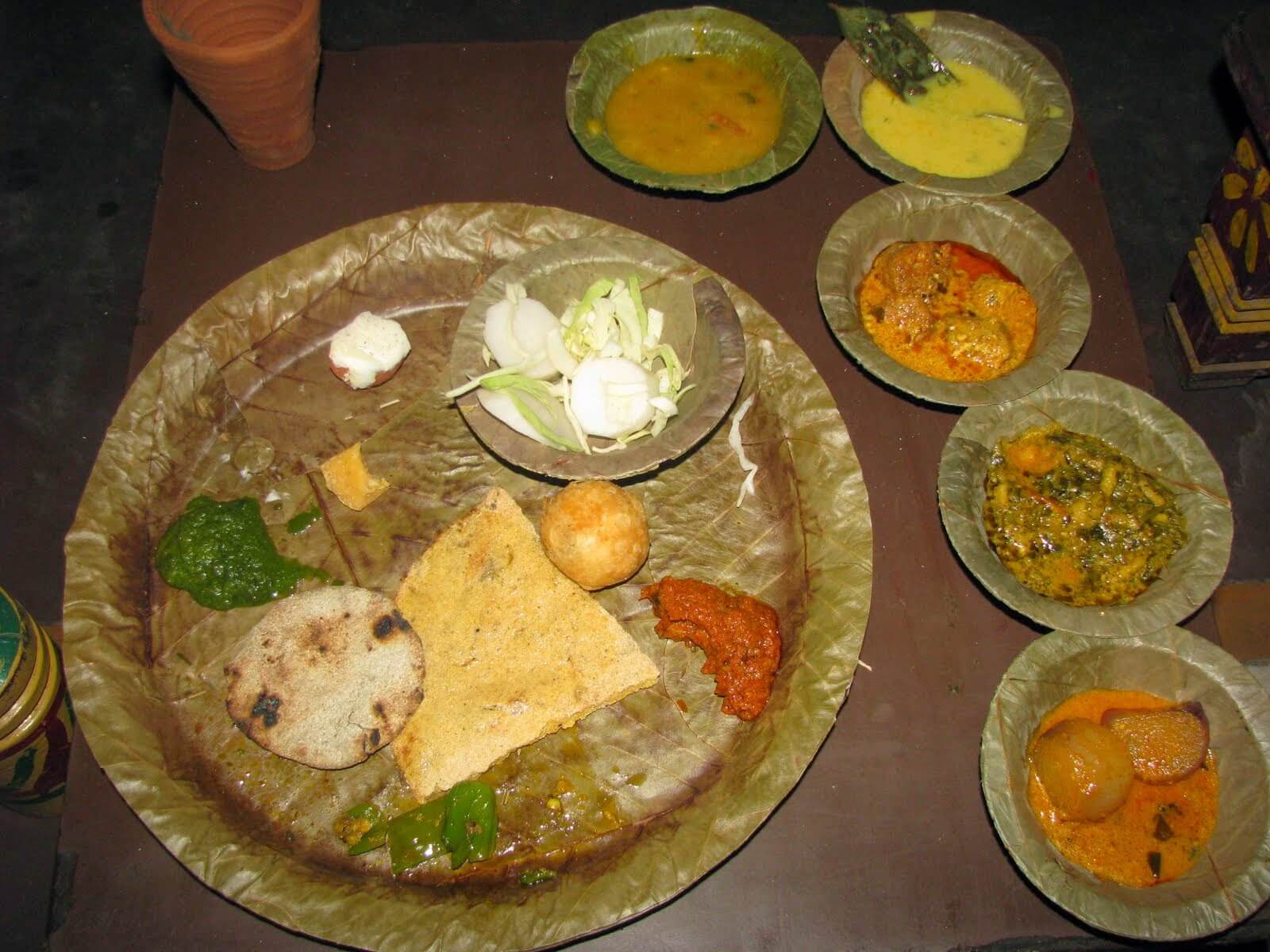 https://d3r8gwkgo0io6y.cloudfront.net/upload/R2/India-rajasthan-jaipur-chokhi-dhani-food.jpg