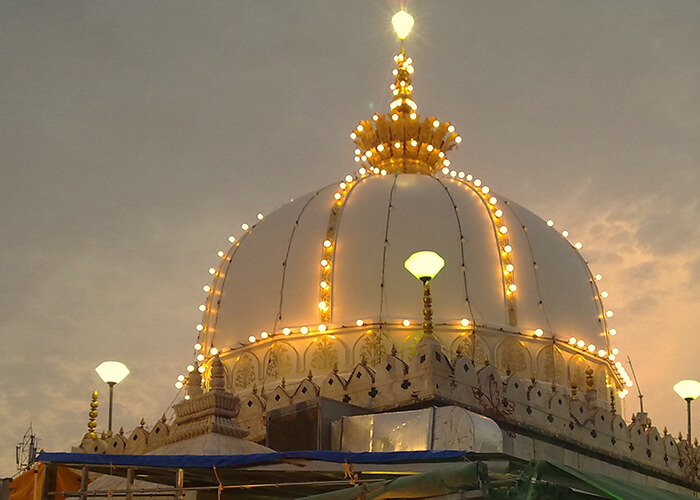 https://d3r8gwkgo0io6y.cloudfront.net/upload/R2/india-rajasthan-ajmer-Dargah-moinuddin-chishti.jpg
