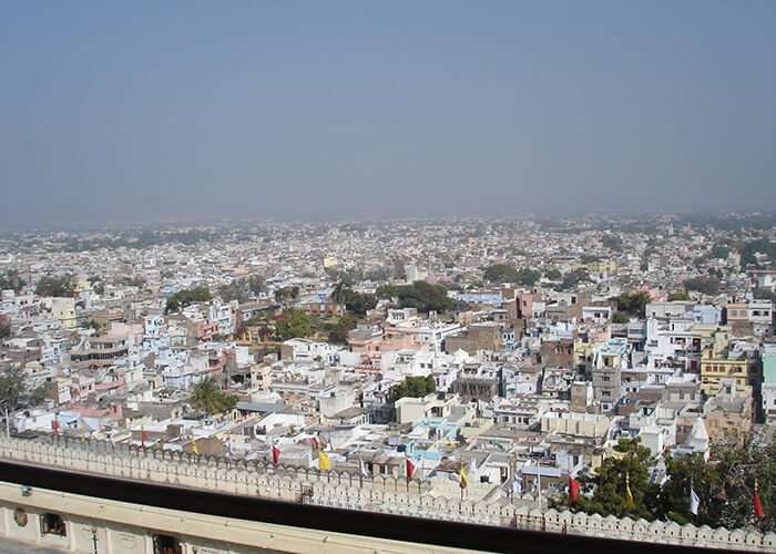 https://d3r8gwkgo0io6y.cloudfront.net/upload/R4/India-rajasthan-udaipur-white-city.jpg