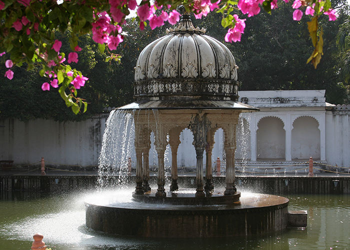 https://d3r8gwkgo0io6y.cloudfront.net/upload/RA/India-rajasthan-udaipur-sahelion-ki-bari.jpg