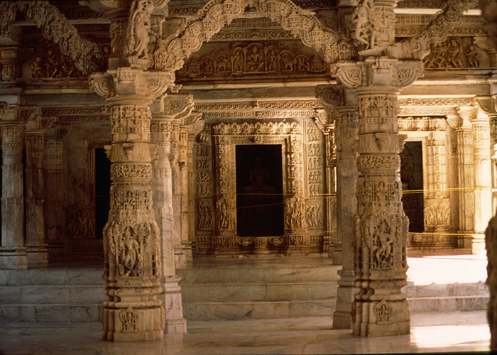 https://d3r8gwkgo0io6y.cloudfront.net/upload/RB/India-rajasthan-mount-abu-dilwada-temple-2.jpg