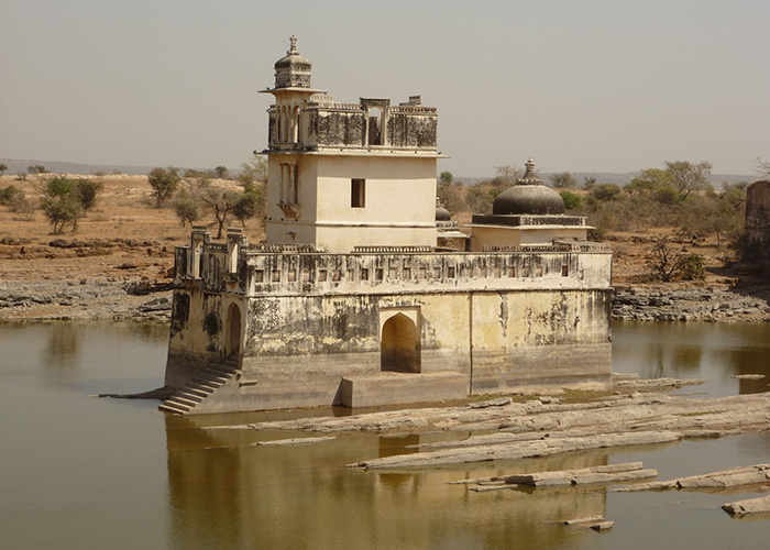 https://d3r8gwkgo0io6y.cloudfront.net/upload/RB/India-rajasthan-udaipur-chittorgarh-fort-Padmini-Palace.jpg
