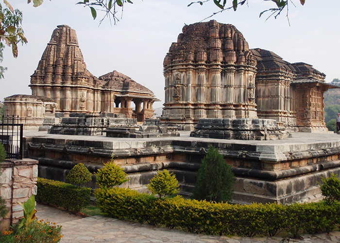 https://d3r8gwkgo0io6y.cloudfront.net/upload/RB/India-rajasthan-udaipur-eklingji-temple.jpg