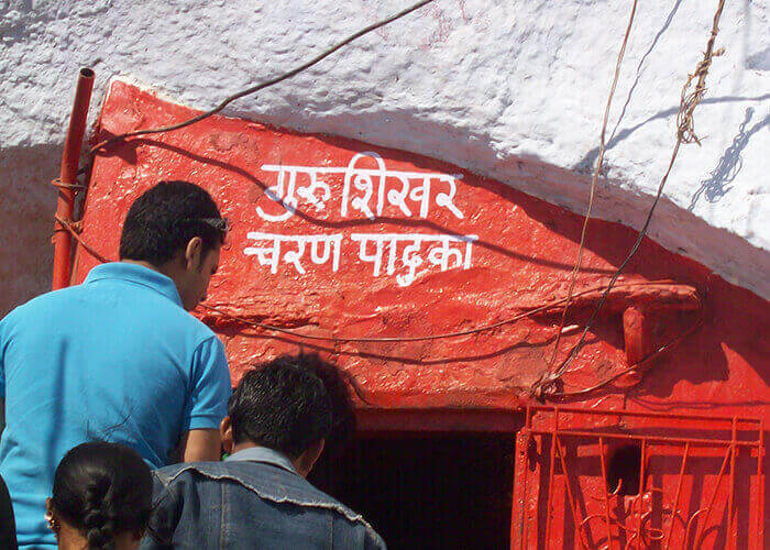 https://d3r8gwkgo0io6y.cloudfront.net/upload/RD/India-rajasthan-mount-abu-guru-shikhar1.jpg