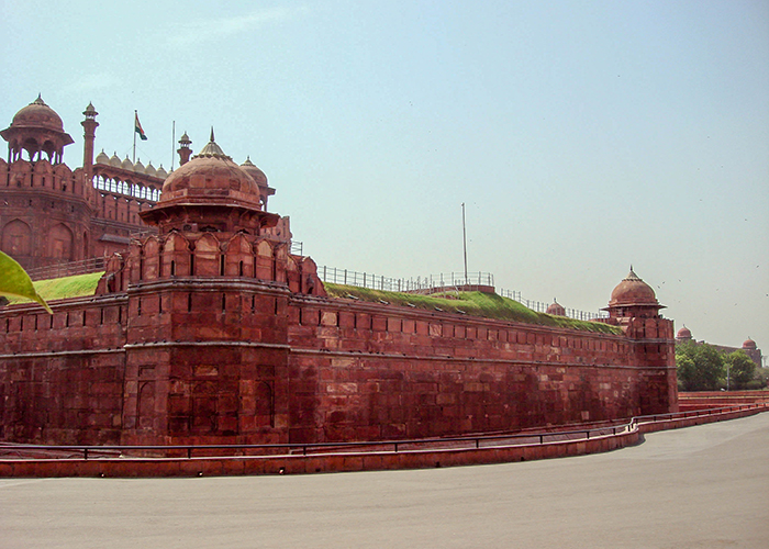 https://d3r8gwkgo0io6y.cloudfront.net/upload/RH/India-delhi-red-fort-front-view.jpg