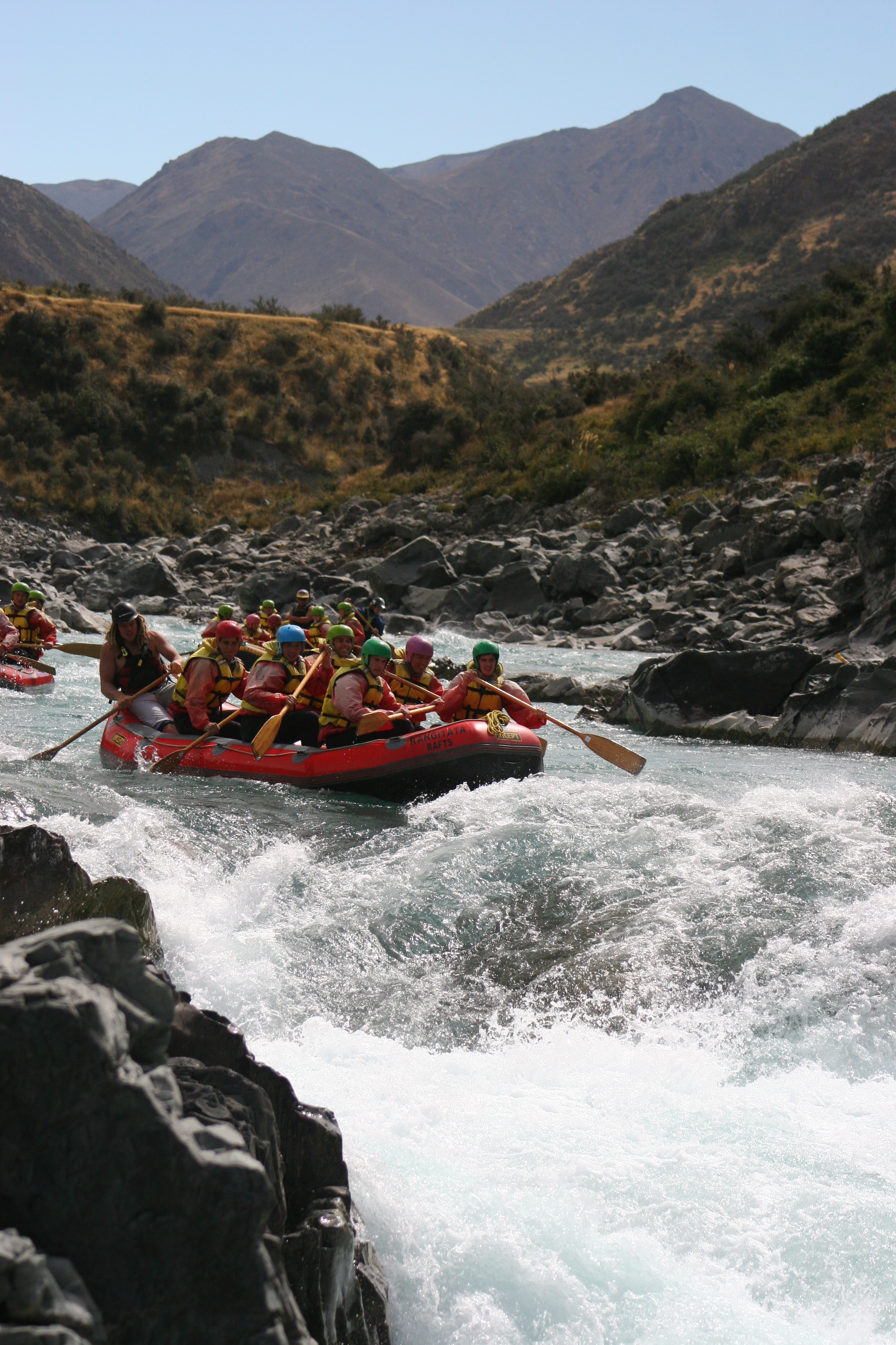 https://d3r8gwkgo0io6y.cloudfront.net/upload/Rangitata_River_Rafting_11_113131135.jpg