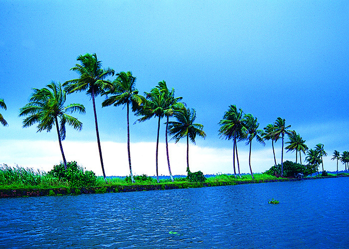 https://d3r8gwkgo0io6y.cloudfront.net/upload/S6/Kumarakom-Backwaters1.jpg