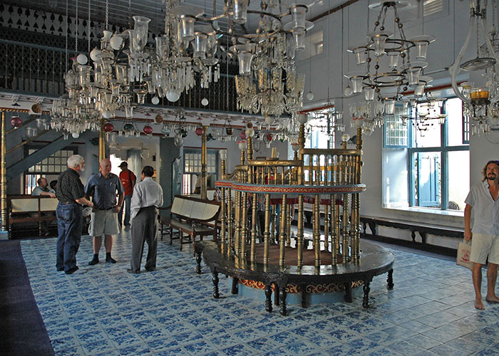 https://d3r8gwkgo0io6y.cloudfront.net/upload/S6/cochi-Jewish_Synagogue.jpg