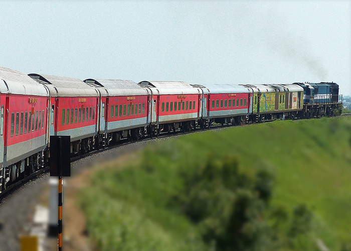 https://d3r8gwkgo0io6y.cloudfront.net/upload/S6/train-rajdhani-2.jpg