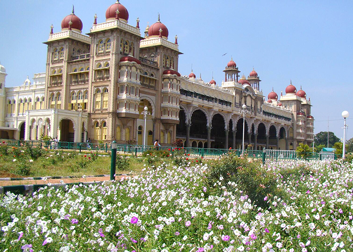 https://d3r8gwkgo0io6y.cloudfront.net/upload/S8/India-south-india-karnataka-mysore-palace-2.jpg