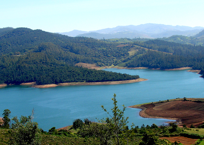 https://d3r8gwkgo0io6y.cloudfront.net/upload/SH/India-south-india-tamil-nadu-ooty-emrald-nilgiris-lake-1.jpg