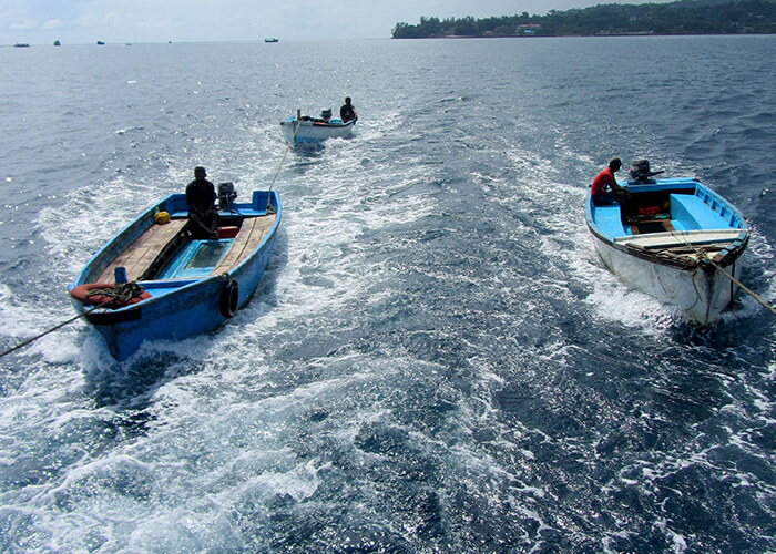 https://d3r8gwkgo0io6y.cloudfront.net/upload/SZ/india-andaman-glass-bottom--boat.jpg