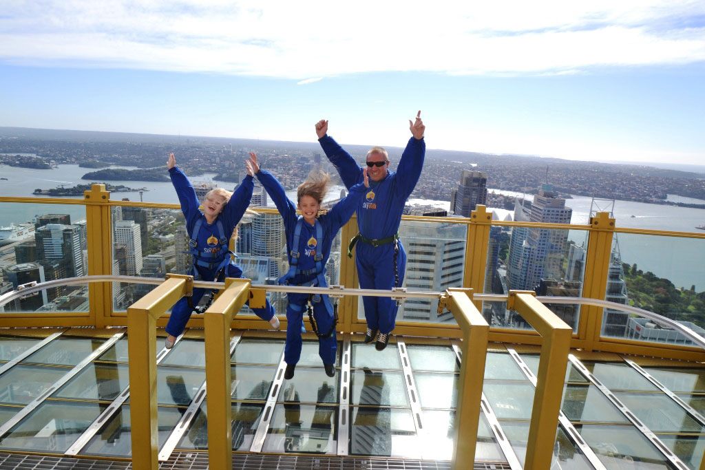 https://d3r8gwkgo0io6y.cloudfront.net/upload/Sydney-Tower-Skywalk-source-maniamag.com_.au_.jpg