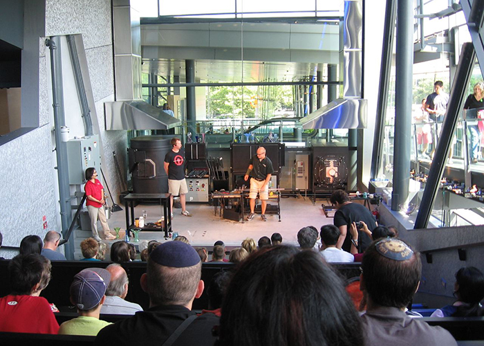 https://d3r8gwkgo0io6y.cloudfront.net/upload/U3/USA-Niagara-corning-museum-hot-glass-1.jpg