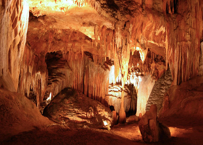 https://d3r8gwkgo0io6y.cloudfront.net/upload/U3/USA-washington-luray-caverns-4.jpg